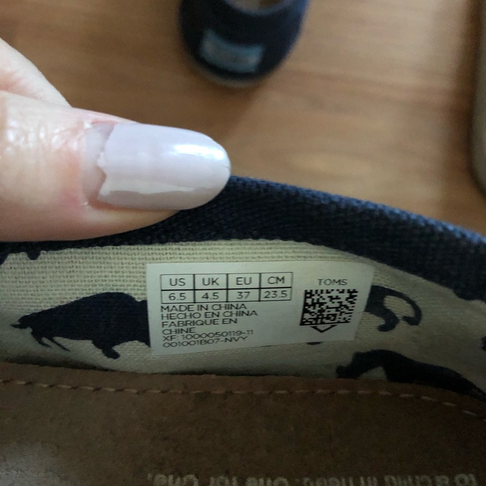 TOMS bundle - Picture 4 of 5